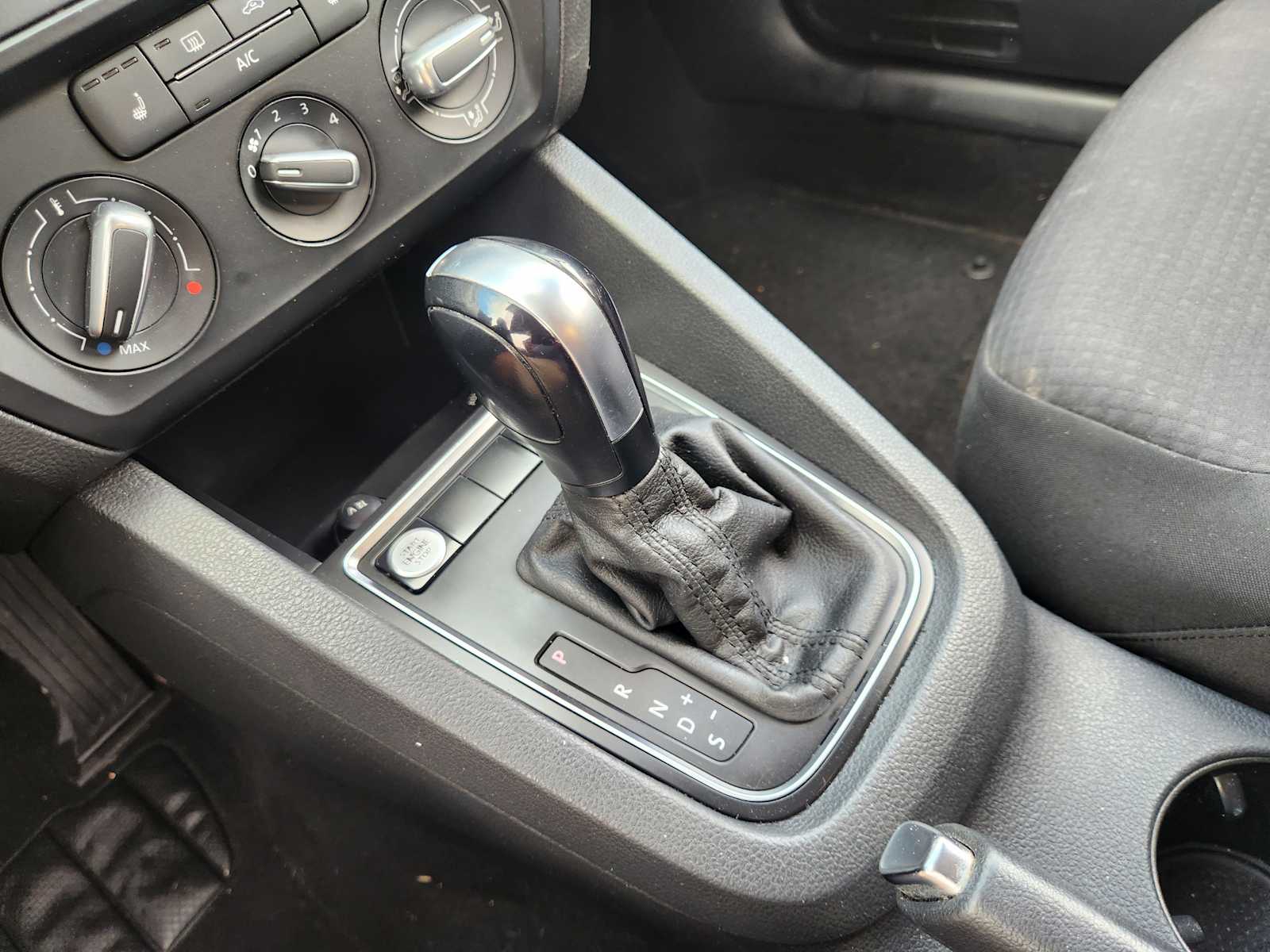 Thumbnail: 2015 Volkswagen Jetta - 17