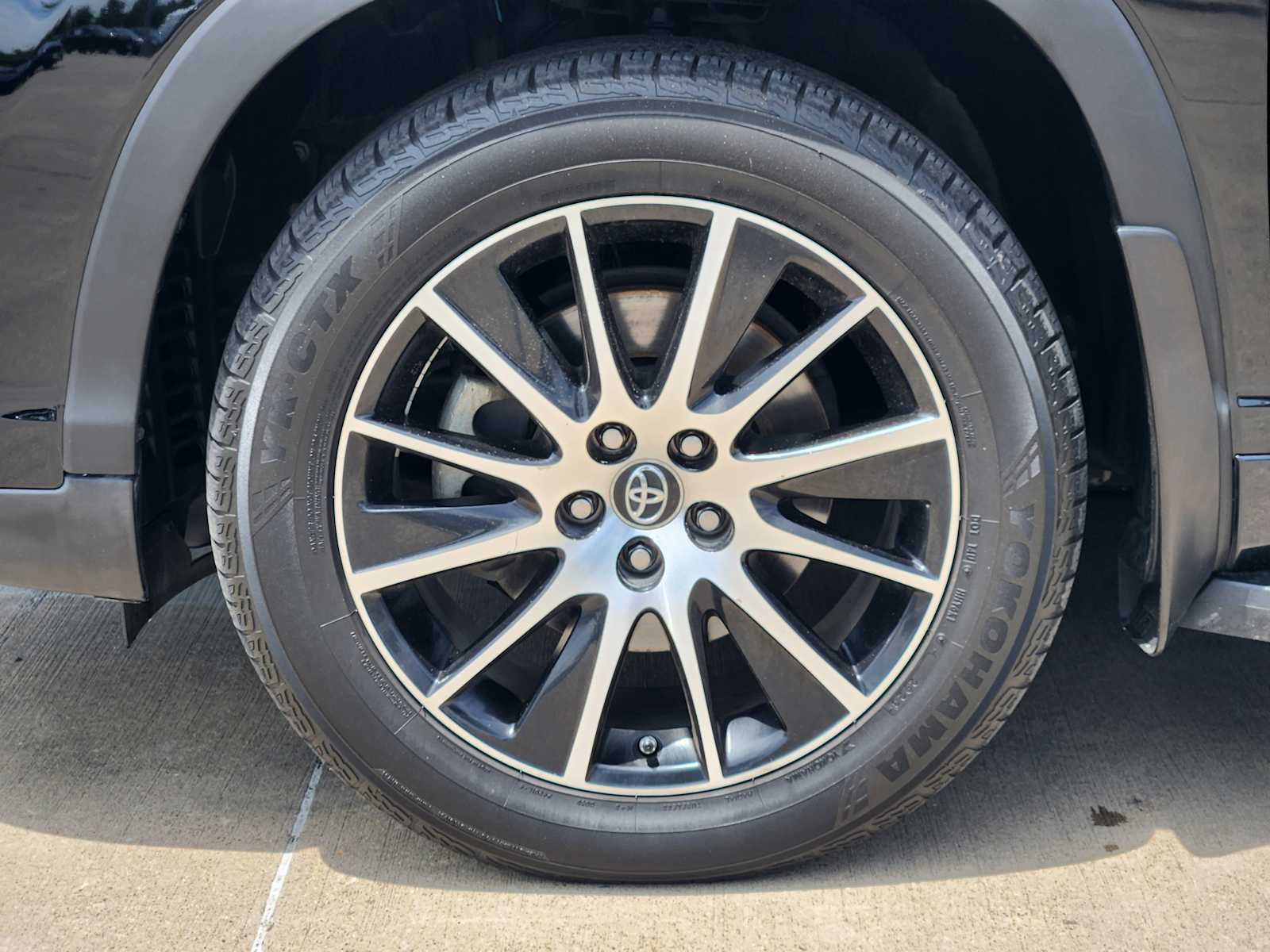 Thumbnail: 2018 Toyota Highlander - 23