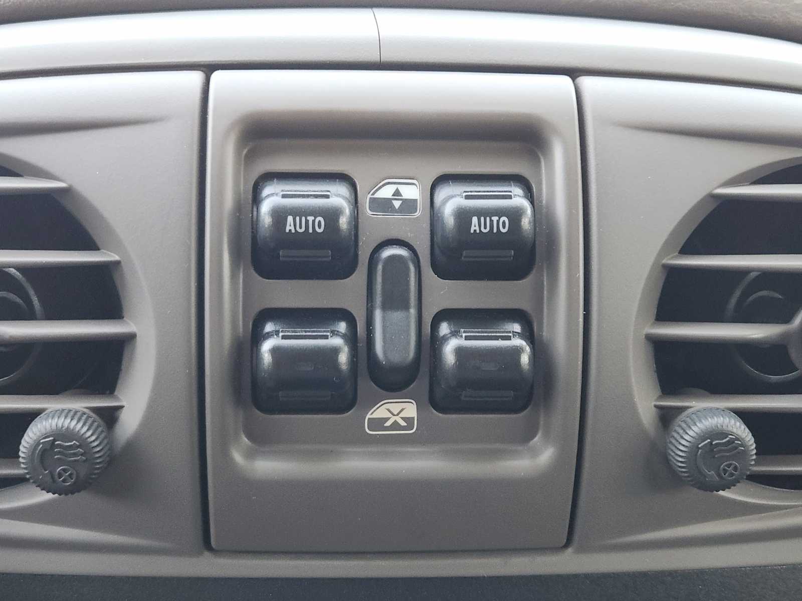Thumbnail: 2004 Chrysler PT Cruiser - 25