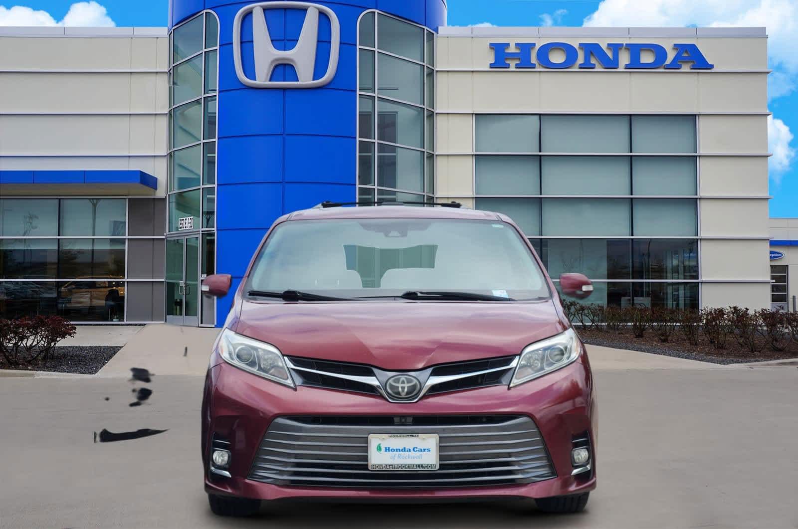 Thumbnail: 2019 Toyota Sienna - 6