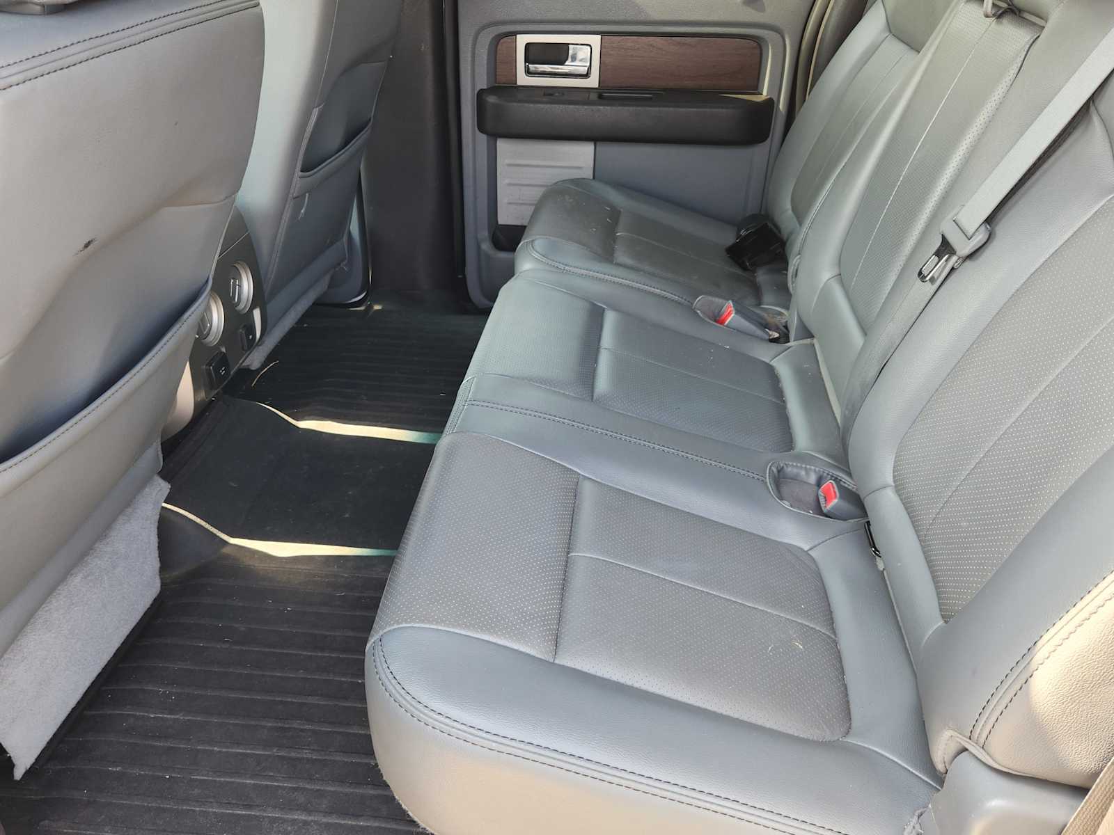 2014 Ford F-150 Lariat 9
