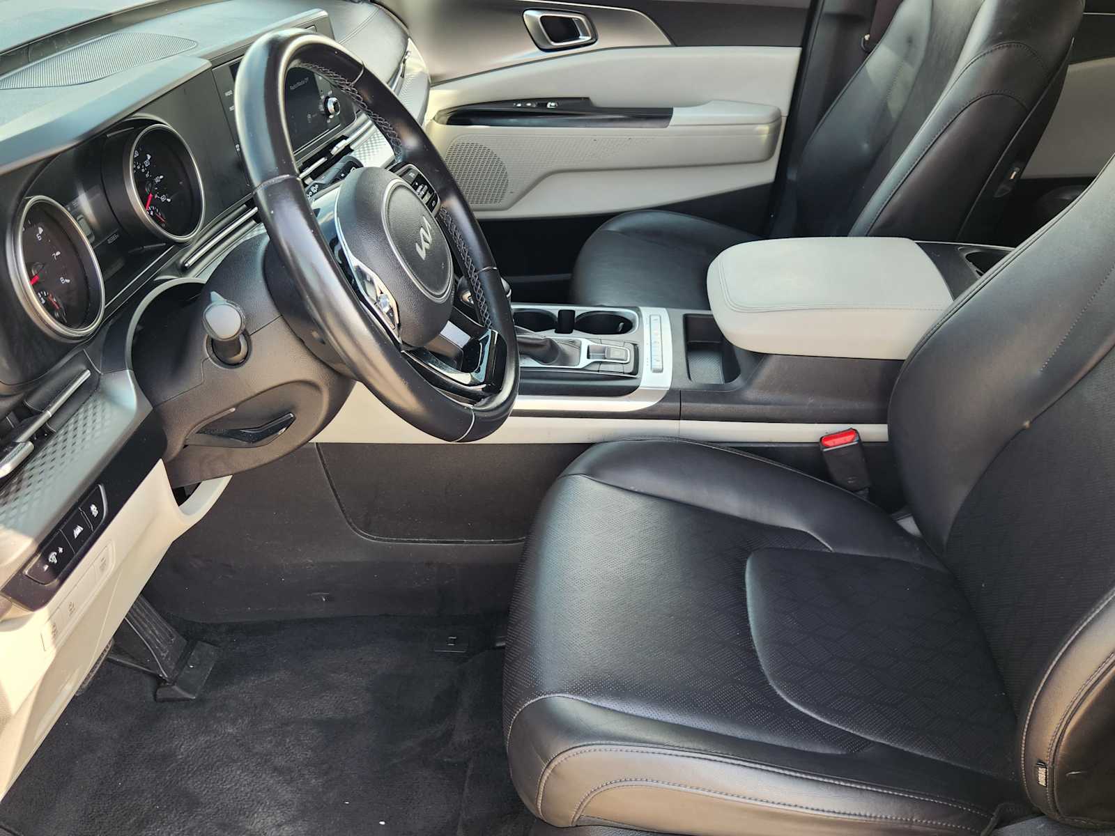 Thumbnail: 2022 Kia Carnival - 11