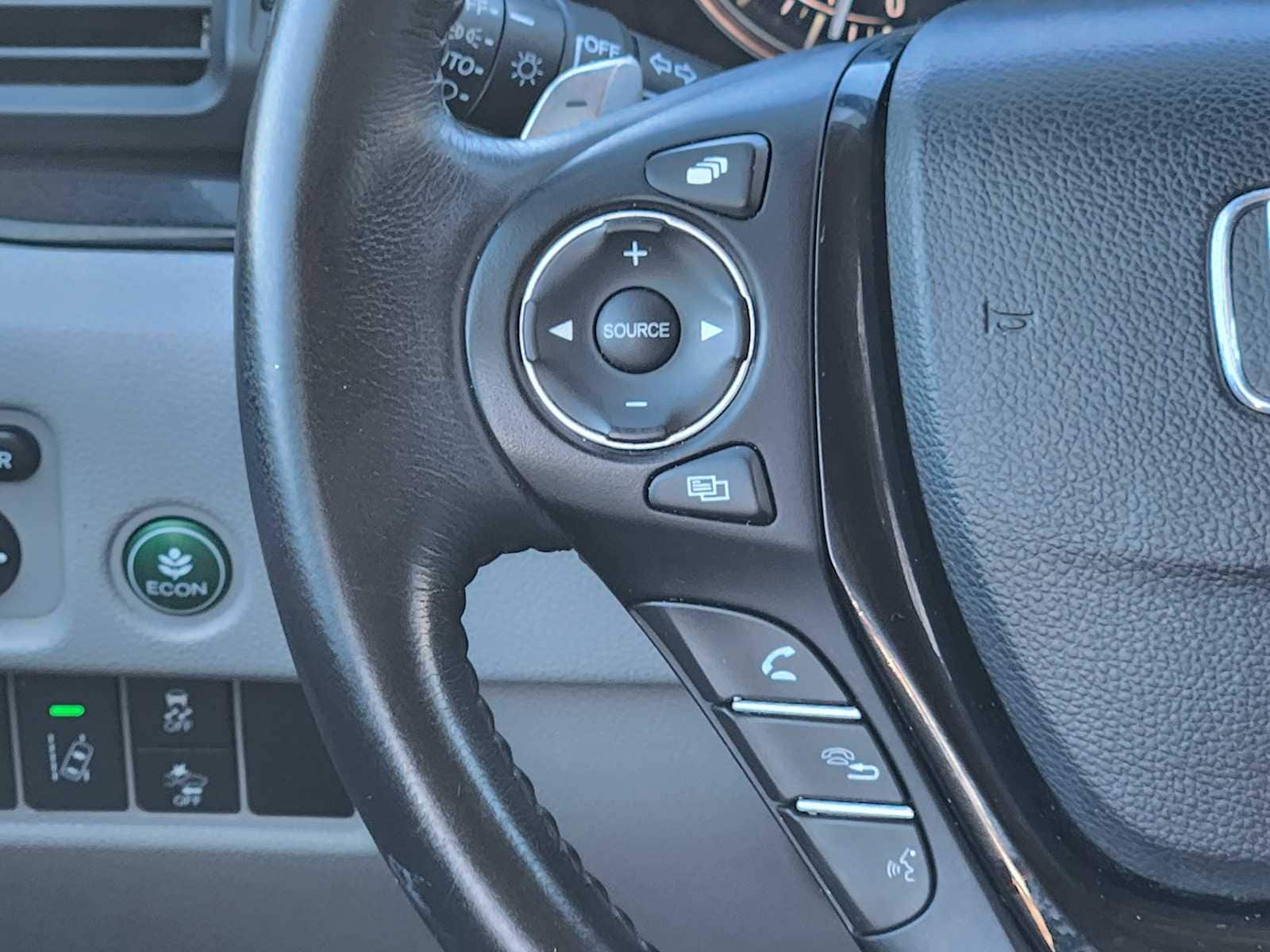 Thumbnail: 2017 Honda Pilot - 33