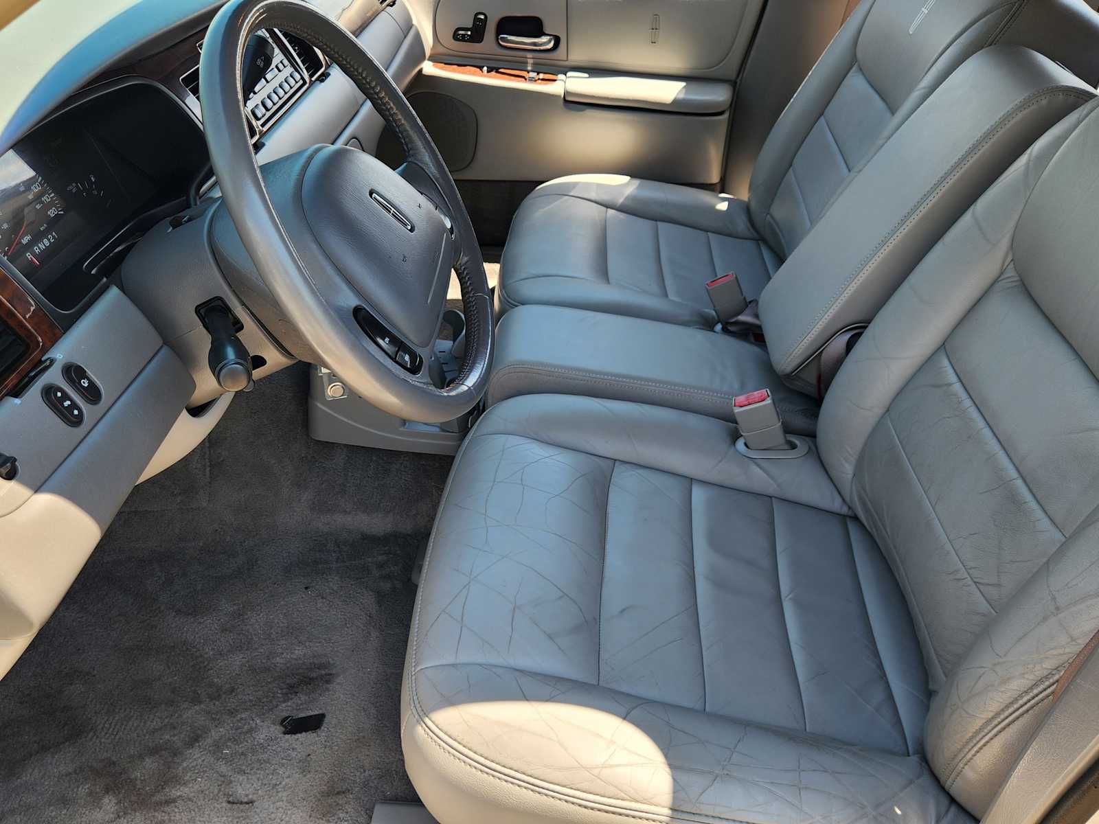 Thumbnail: 2001 Lincoln Town Car - 11