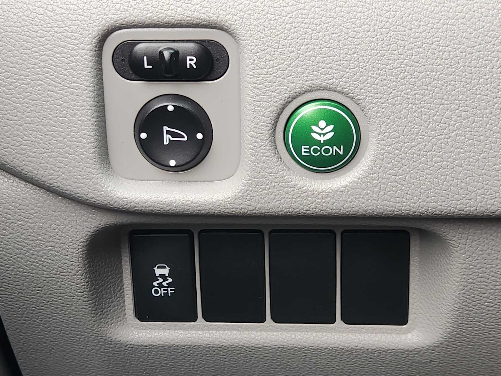 Thumbnail: 2017 Honda Pilot - 27