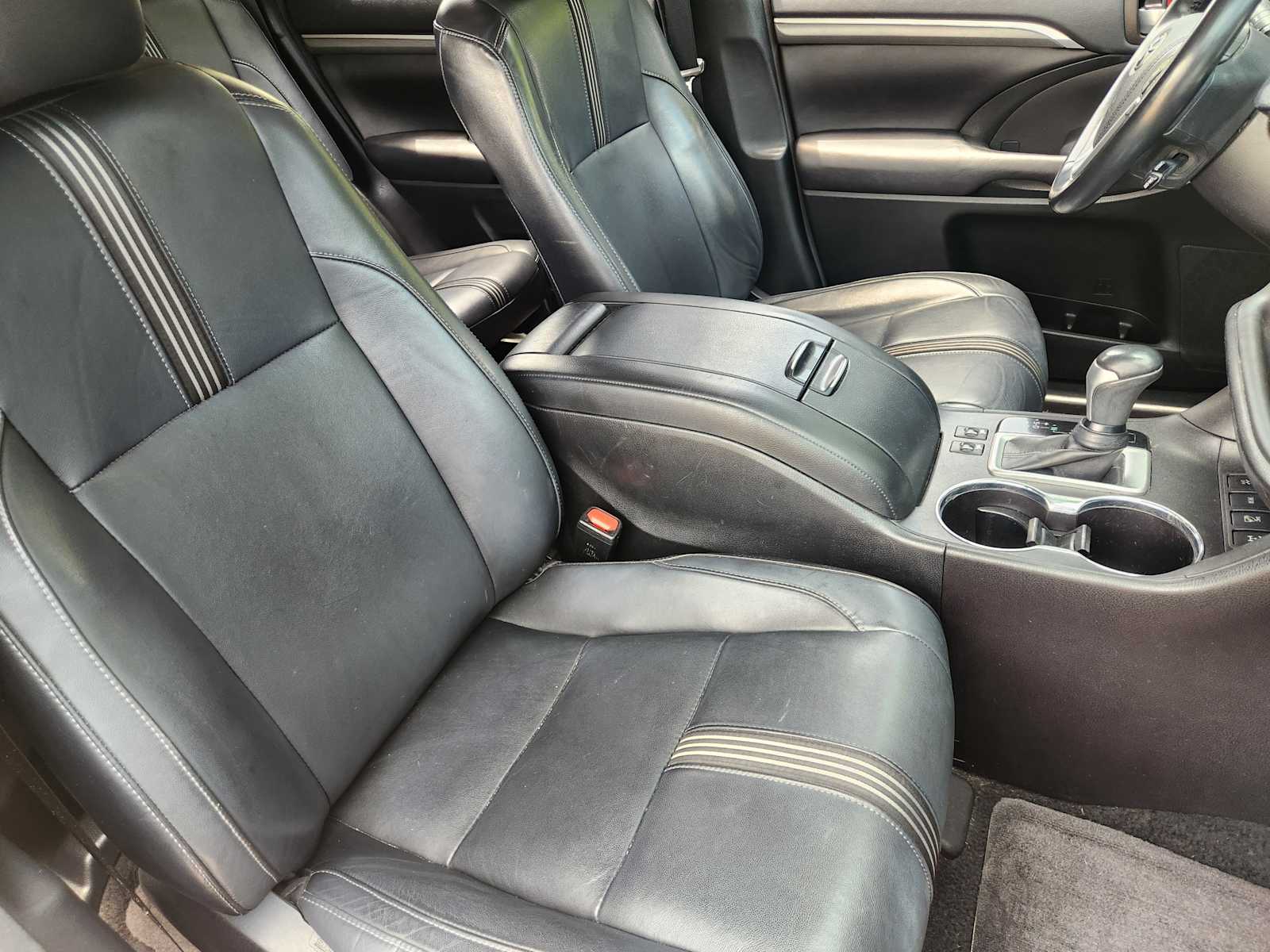 Thumbnail: 2018 Toyota Highlander - 15