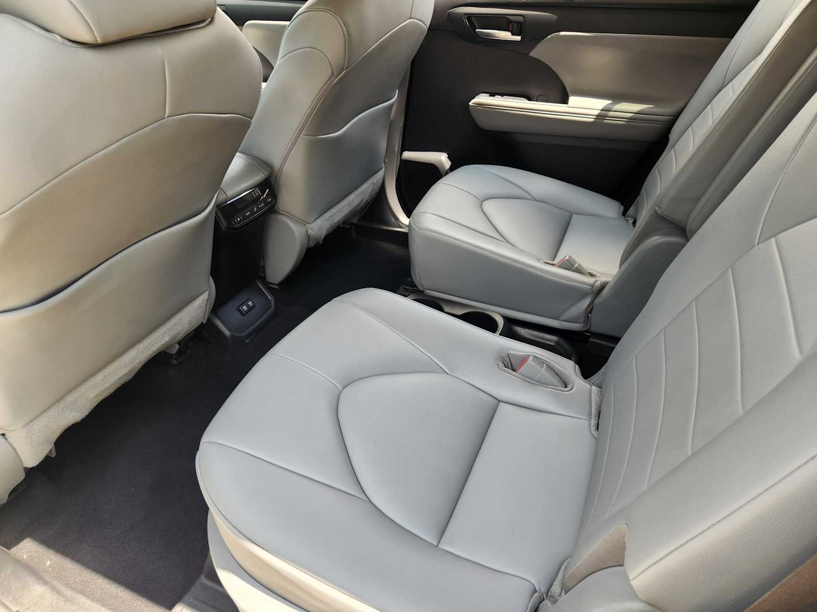 Thumbnail: 2021 Toyota Highlander - 11