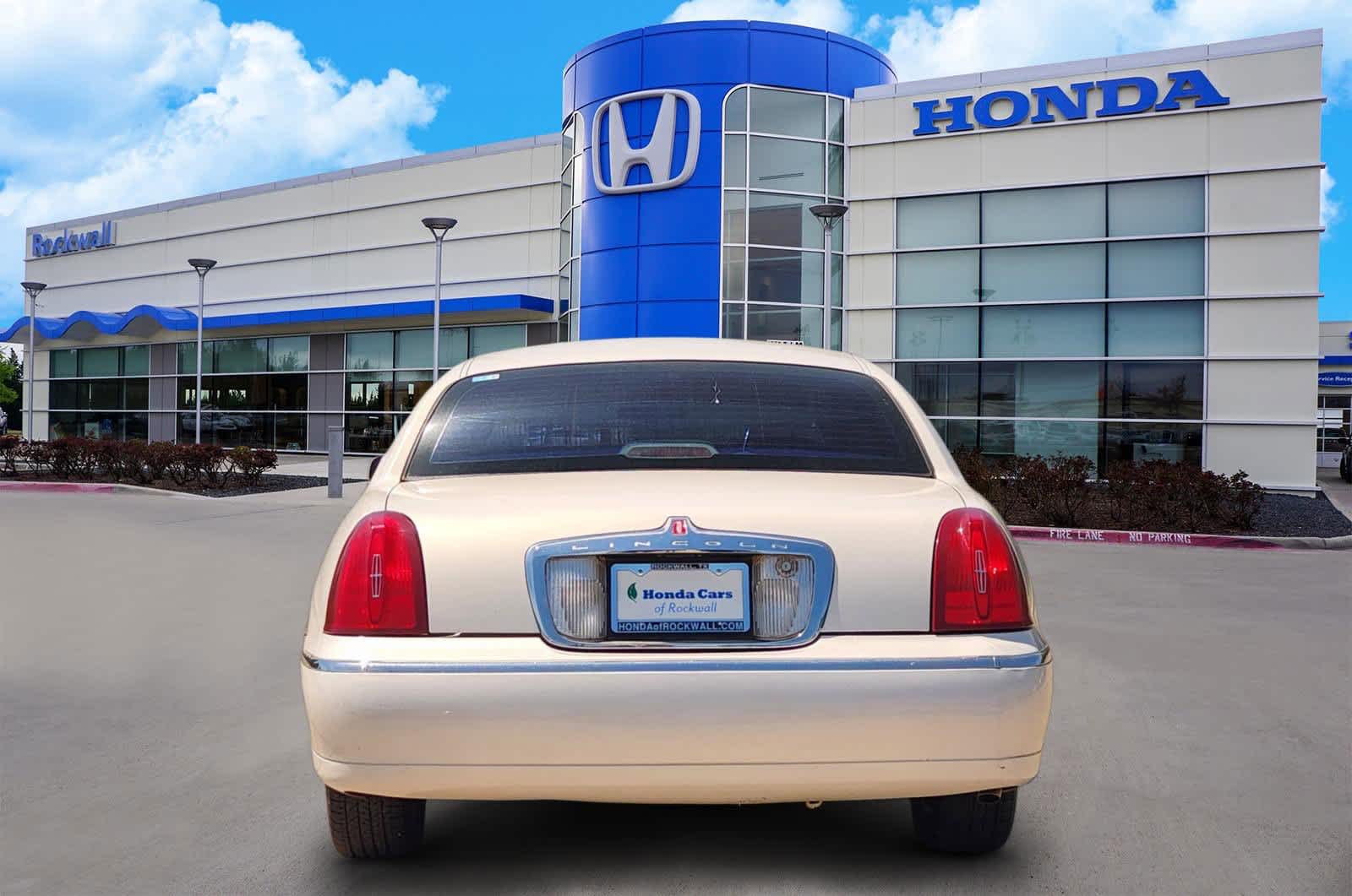 Thumbnail: 2001 Lincoln Town Car - 5