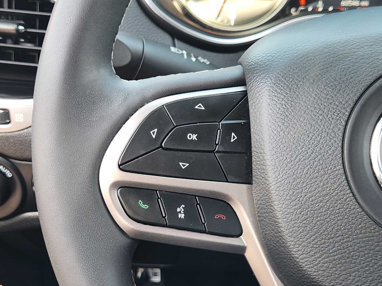 Thumbnail: 2021 Jeep Cherokee - 31