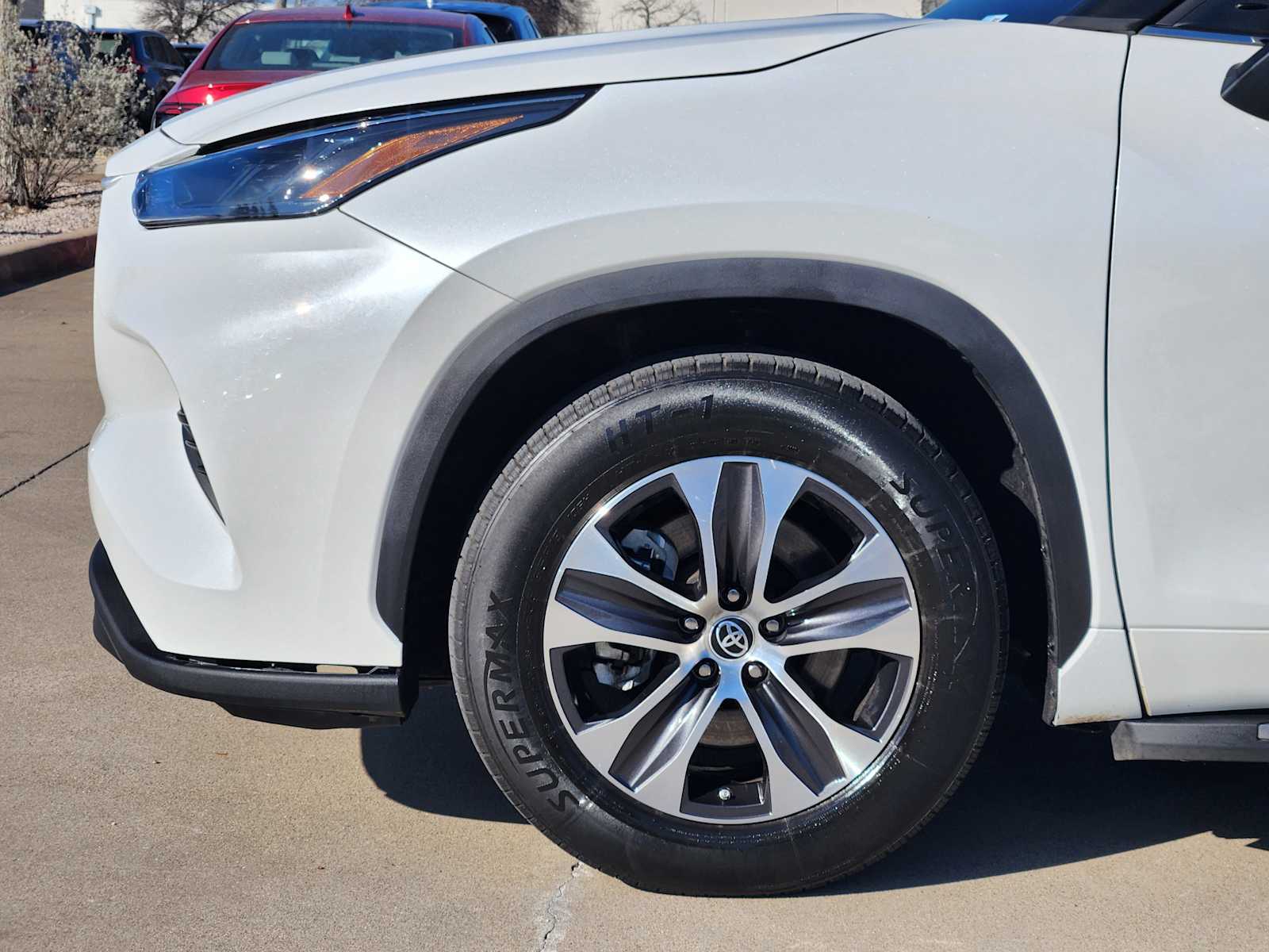 Thumbnail: 2022 Toyota Highlander - 8