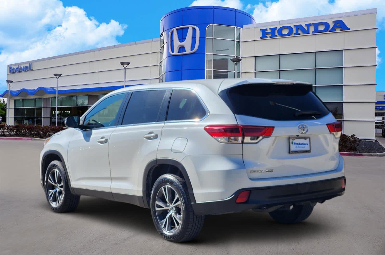 Thumbnail: 2019 Toyota Highlander - 4