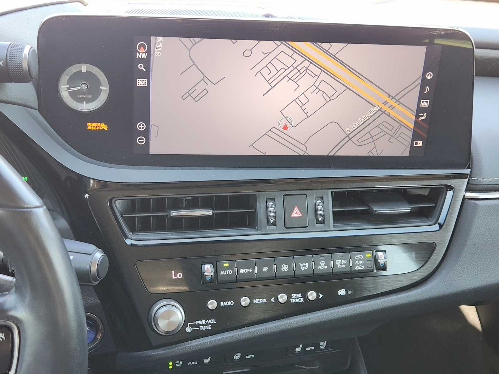 Thumbnail: 2022 Lexus ES - 16