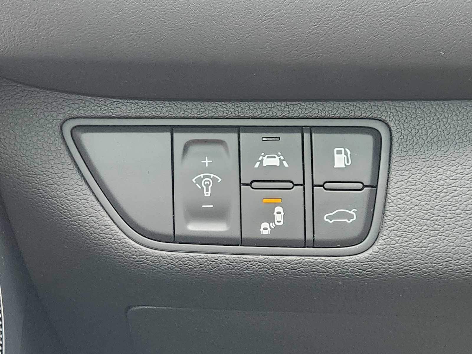 Thumbnail: 2021 Genesis G70 - 26