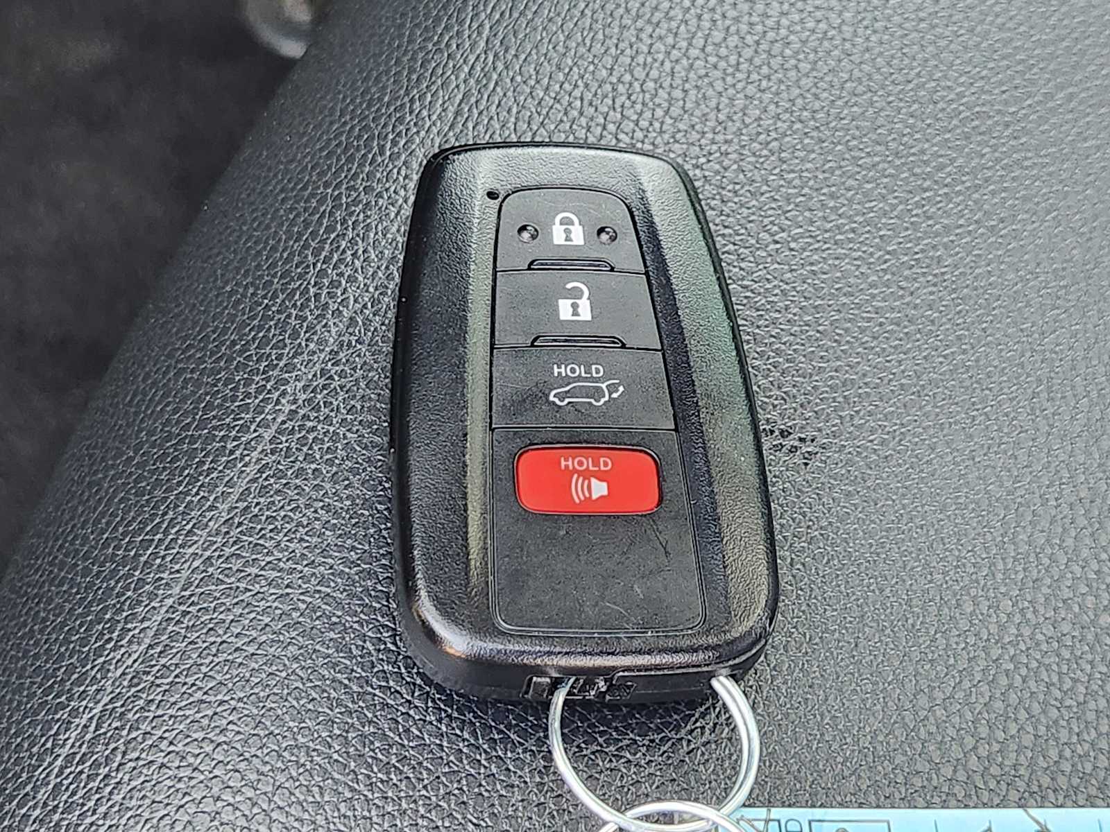 Thumbnail: 2022 Toyota Highlander - 21