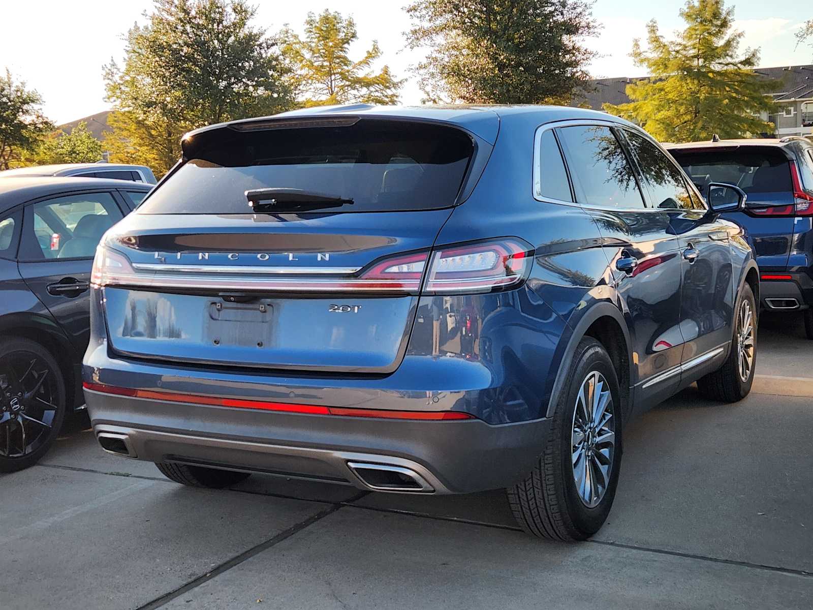 Thumbnail: 2019 Lincoln Nautilus - 4