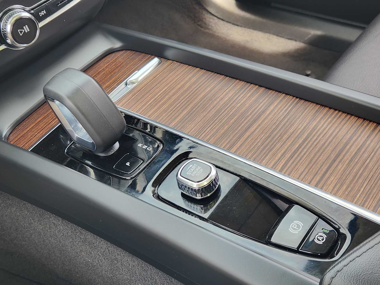 Thumbnail: 2023 Volvo XC60 - 17