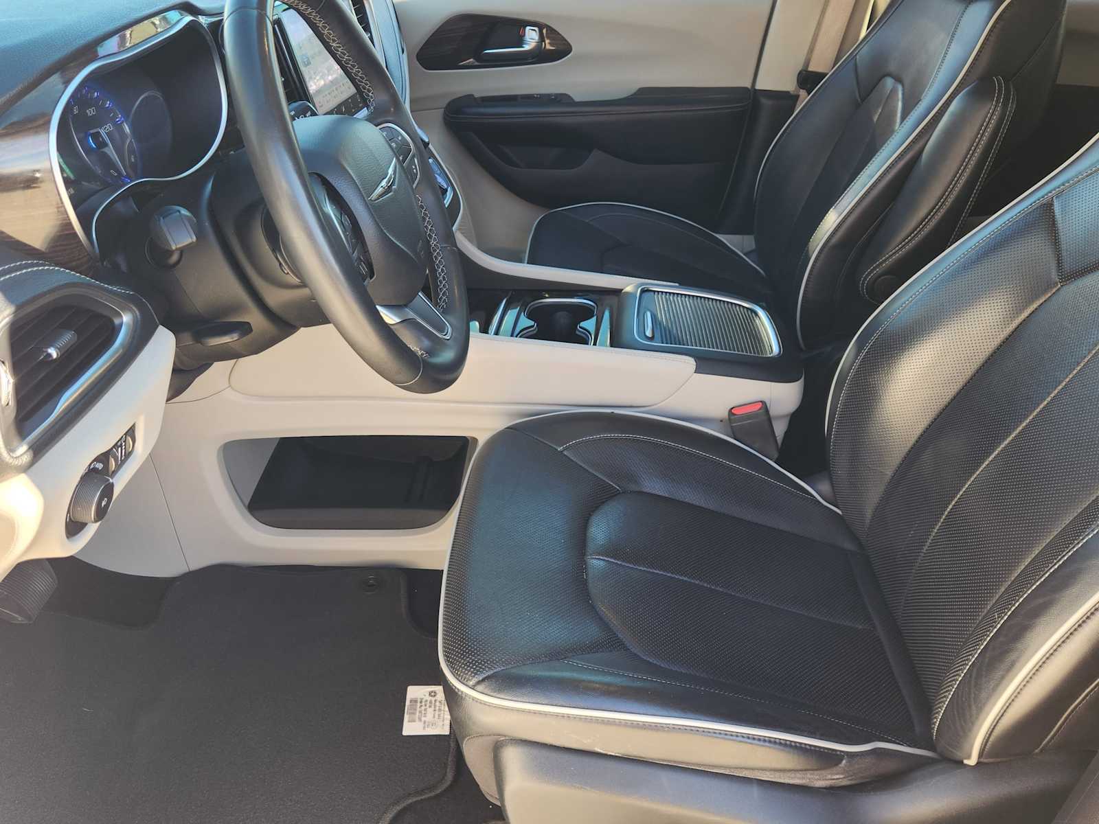 Thumbnail: 2022 Chrysler Pacifica - 11