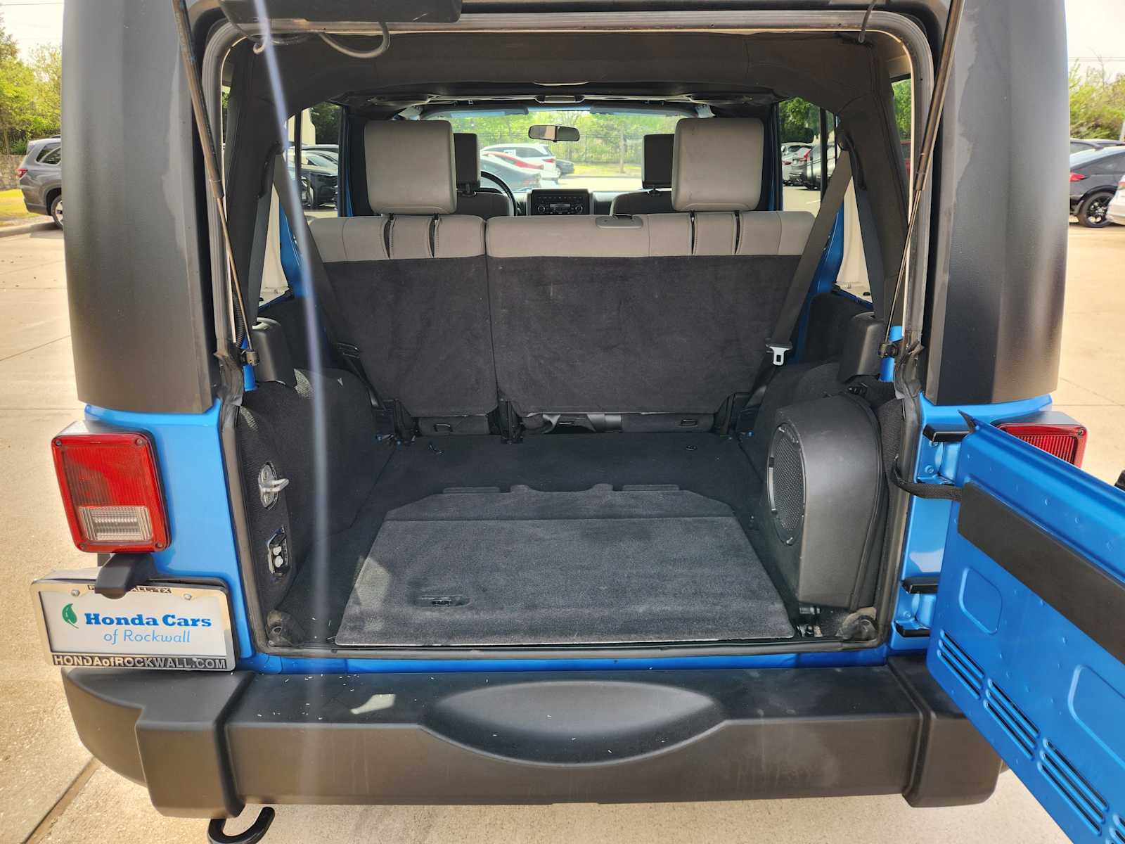 Thumbnail: 2010 Jeep Wrangler - 19