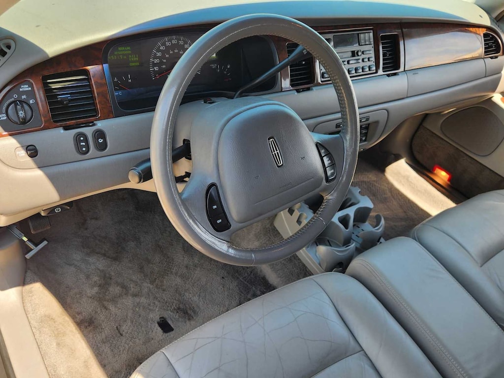 Used 2001 Lincoln Town Car Executive Sedan