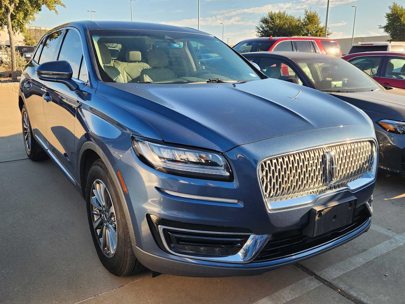 Thumbnail: 2019 Lincoln Nautilus - 3