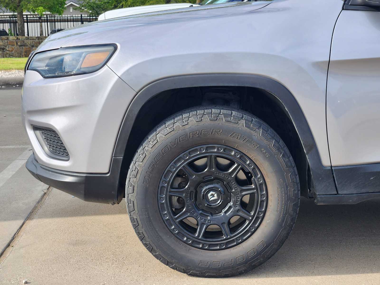Thumbnail: 2020 Jeep Cherokee - 11