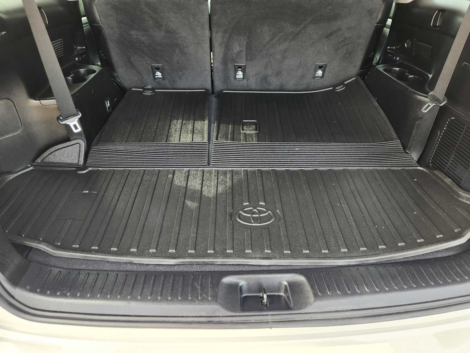 Thumbnail: 2017 Toyota Highlander - 21