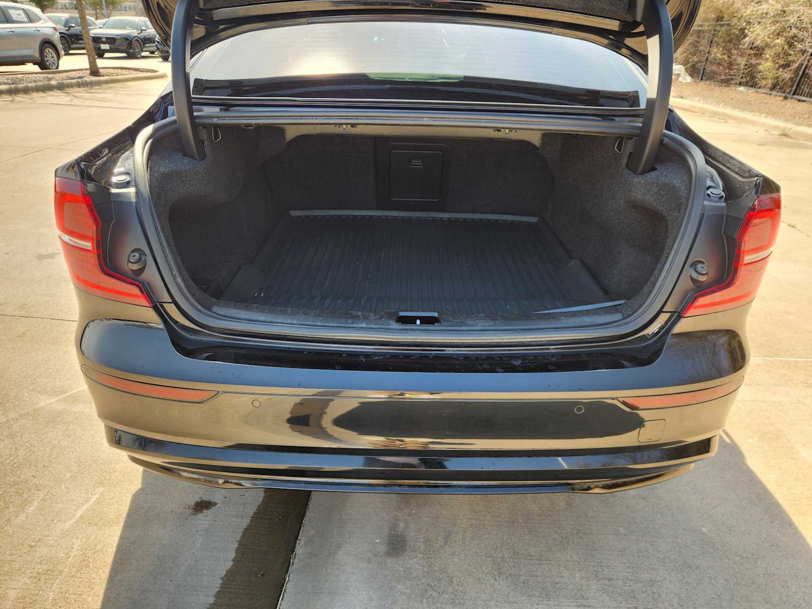 Thumbnail: 2024 Volvo S60 - 19