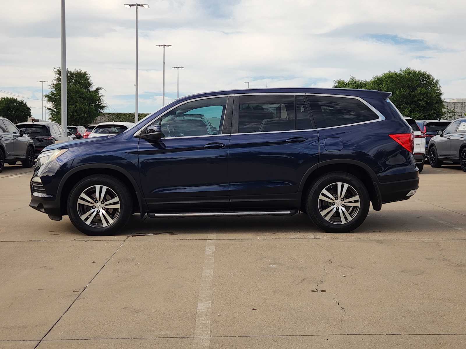 Thumbnail: 2016 Honda Pilot - 3