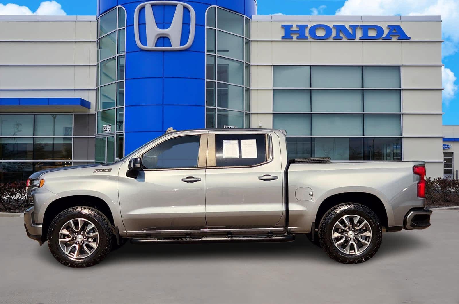 2021 Chevrolet Silverado 1500 RST photo 3