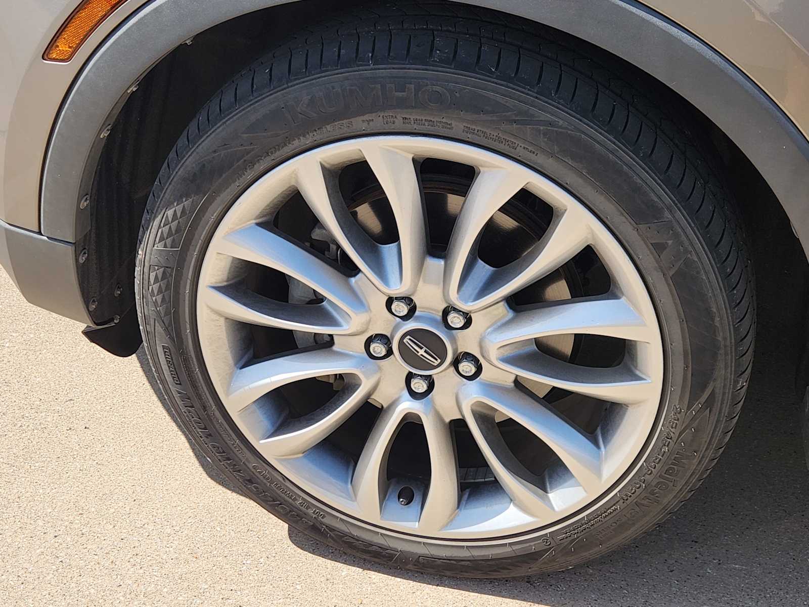 Thumbnail: 2017 Lincoln MKC - 10