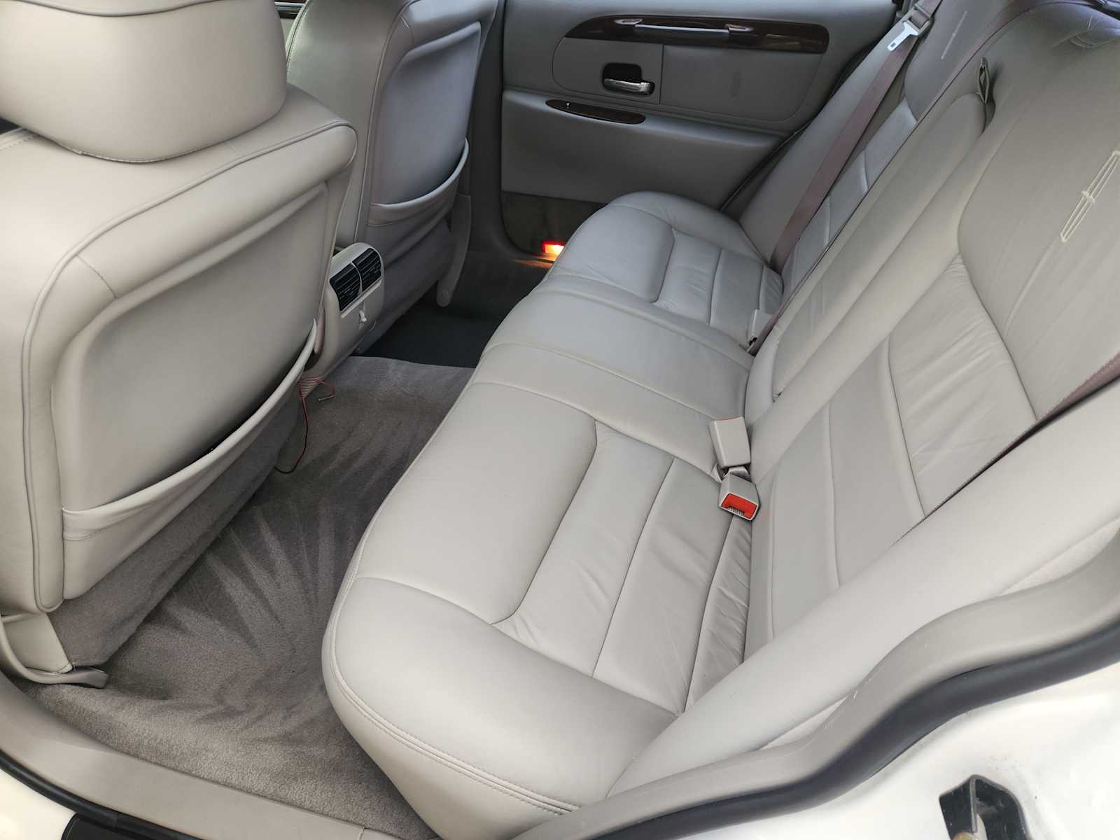 Thumbnail: 2001 Lincoln Town Car - 9