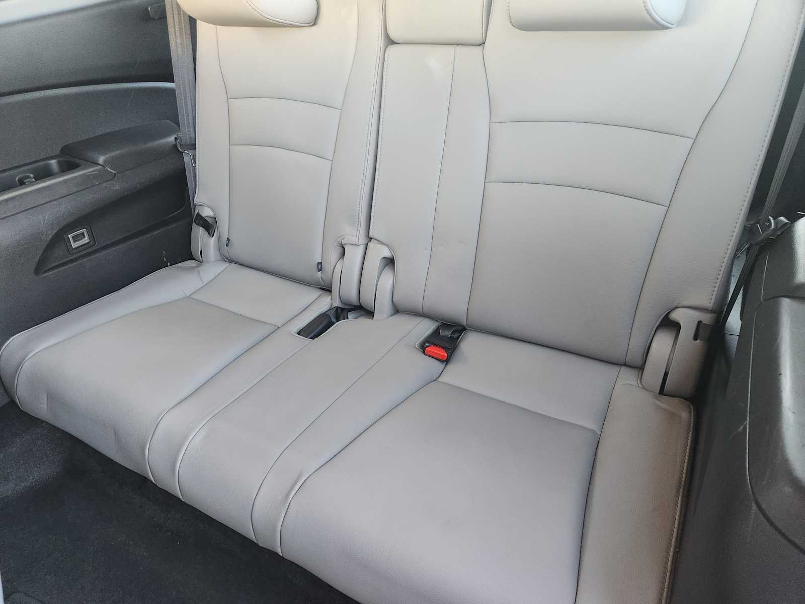 Thumbnail: 2017 Honda Pilot - 14