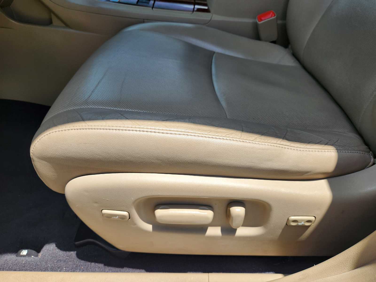 Thumbnail: 2013 Toyota Highlander - 30