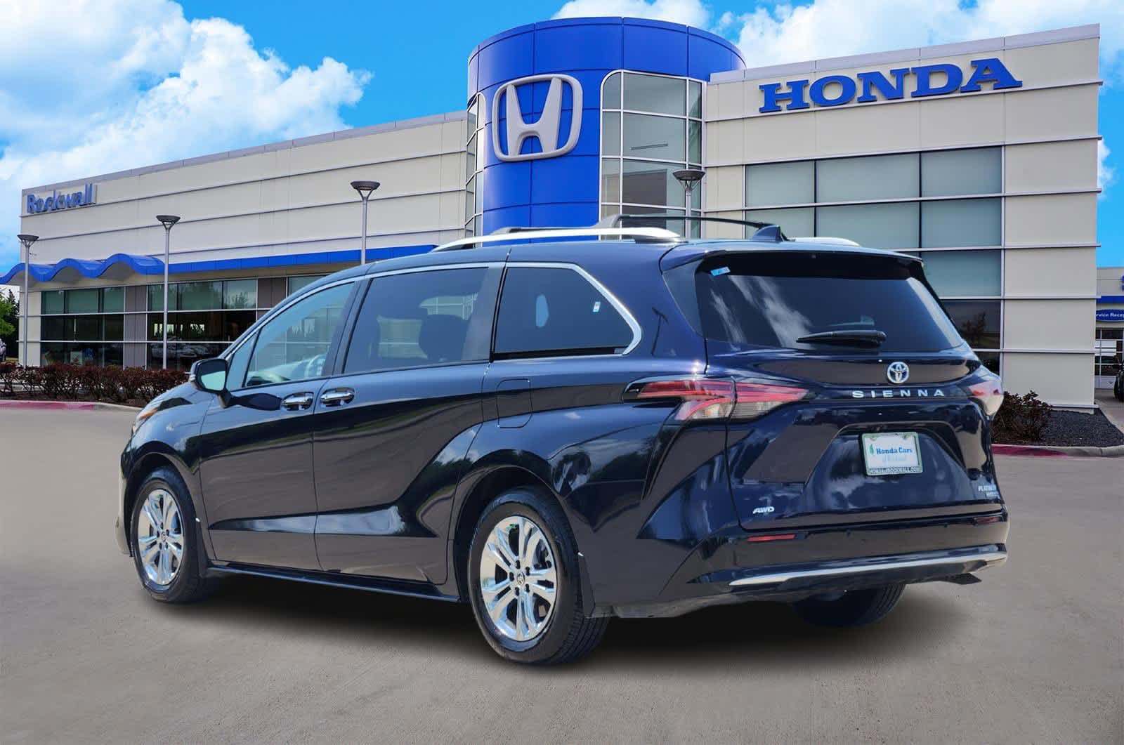 Thumbnail: 2024 Toyota Sienna - 4