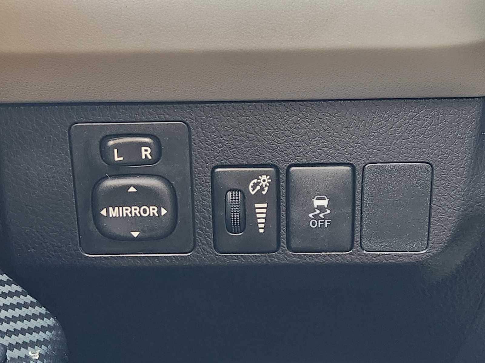 Thumbnail: 2015 Toyota RAV4 - 27