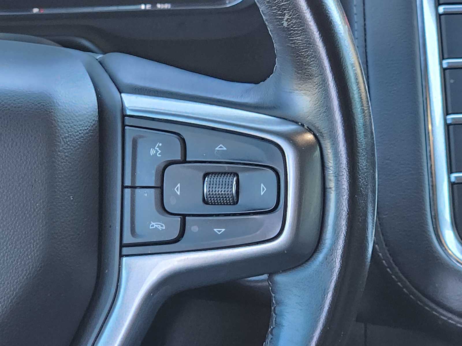 Thumbnail: 2022 Chevrolet Tahoe - 32