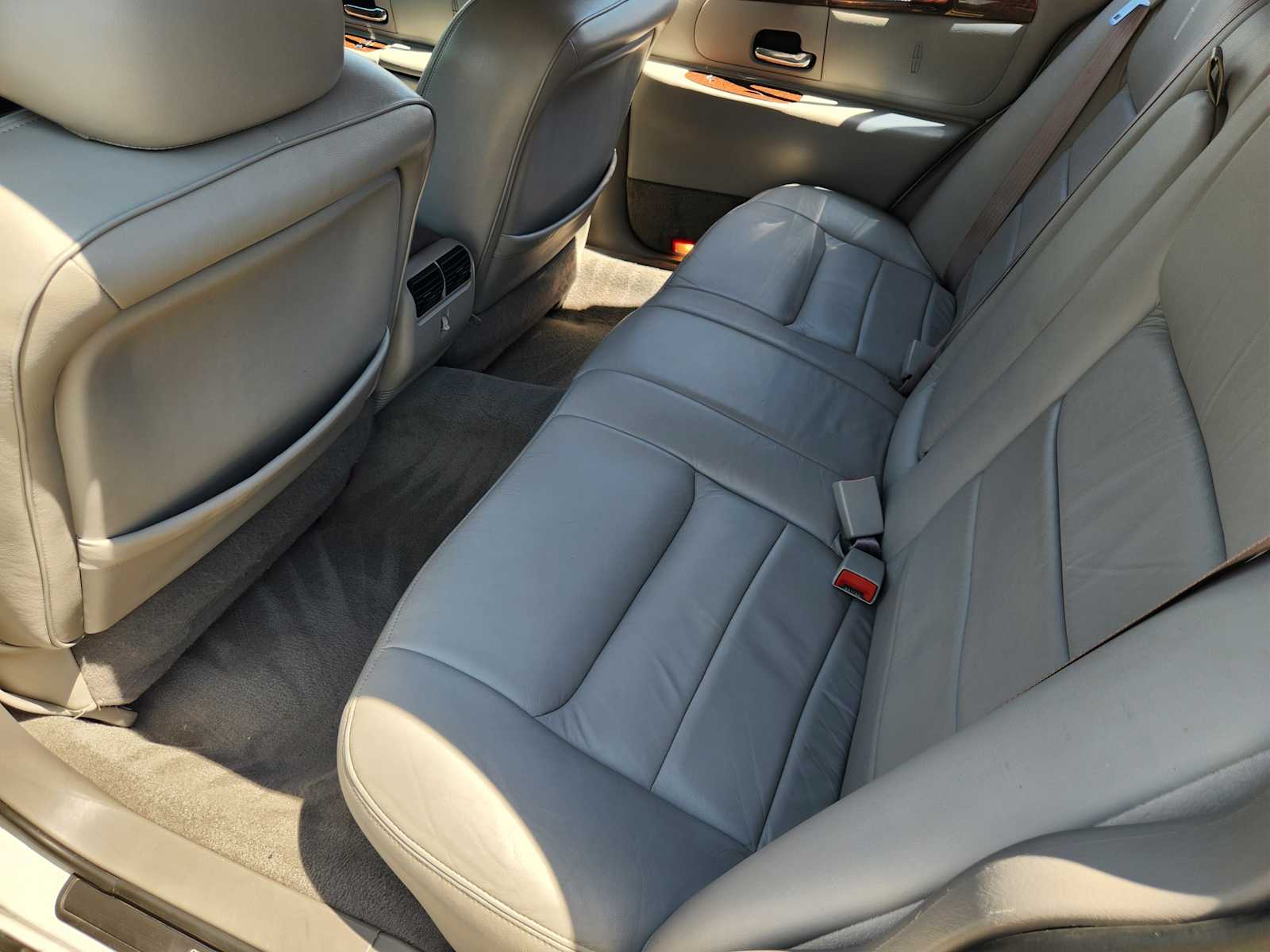 Thumbnail: 2001 Lincoln Town Car - 12