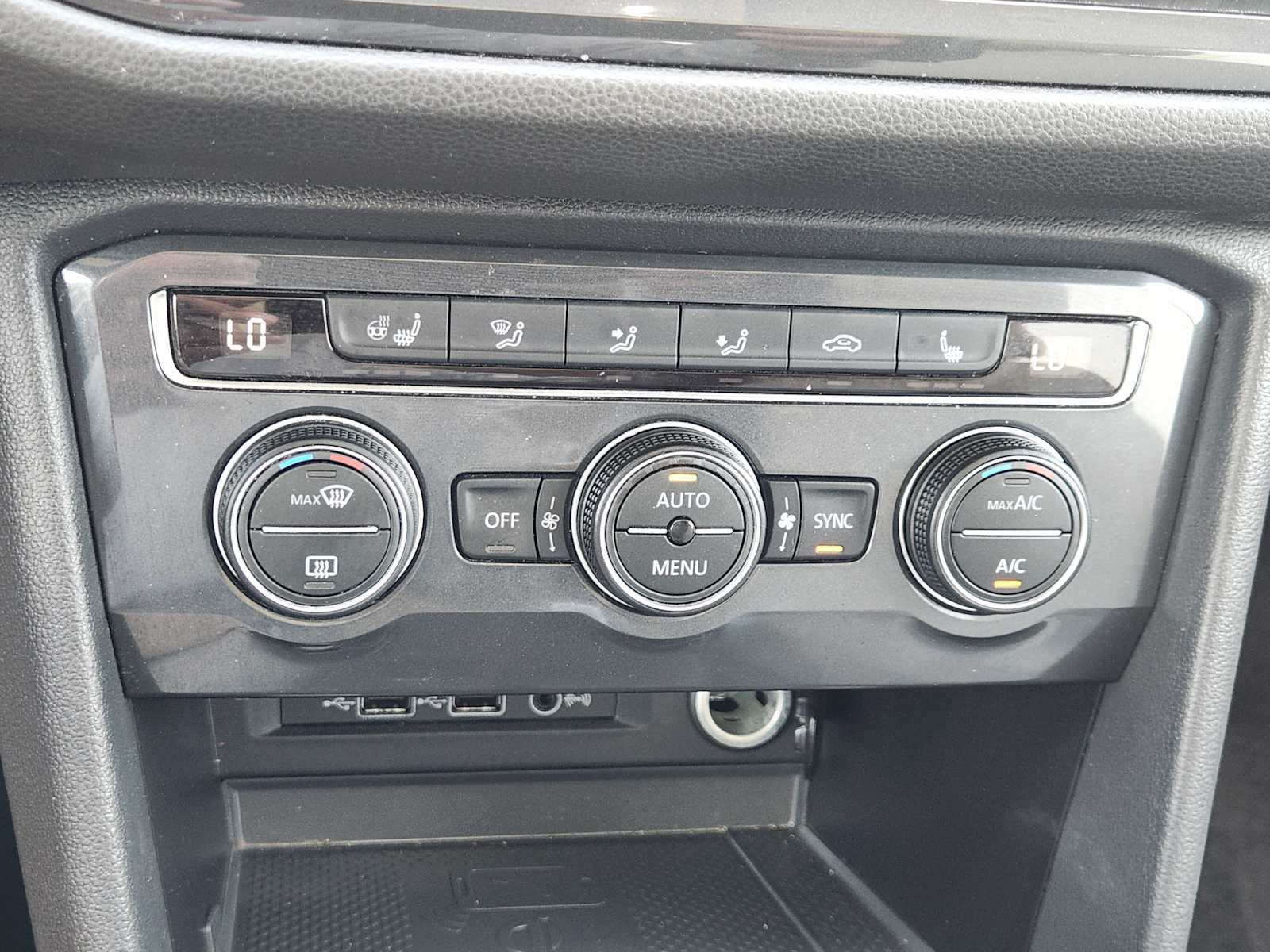 Thumbnail: 2020 Volkswagen Tiguan - 27