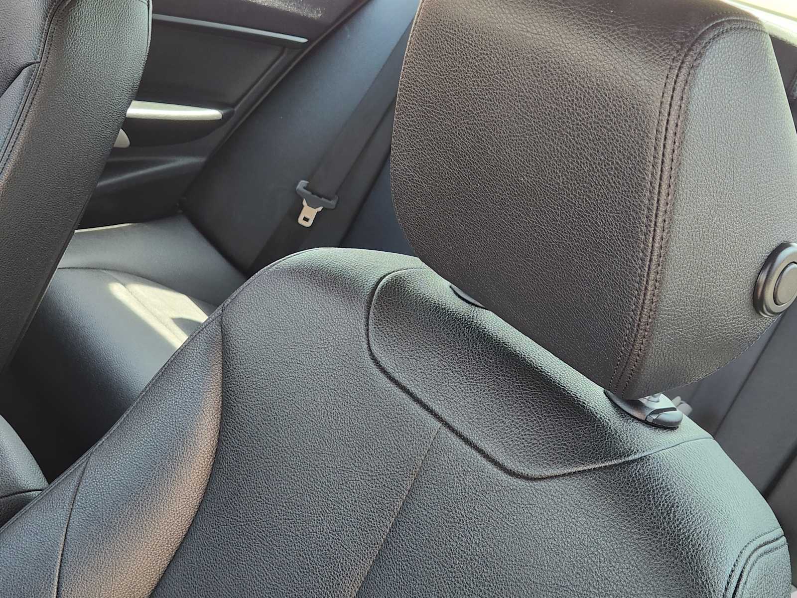 Thumbnail: 2017 BMW 3 Series - 24