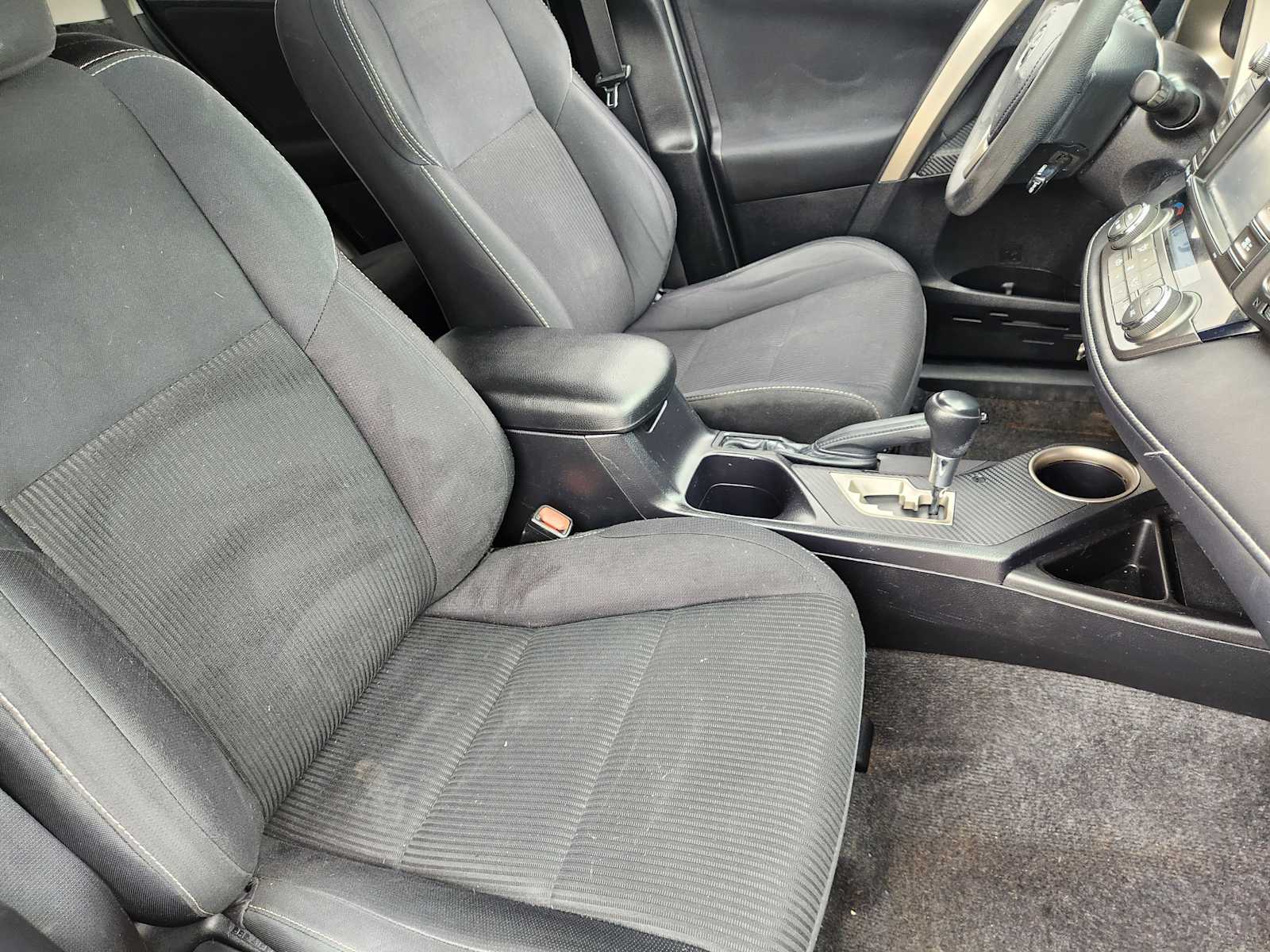 Thumbnail: 2015 Toyota RAV4 - 13