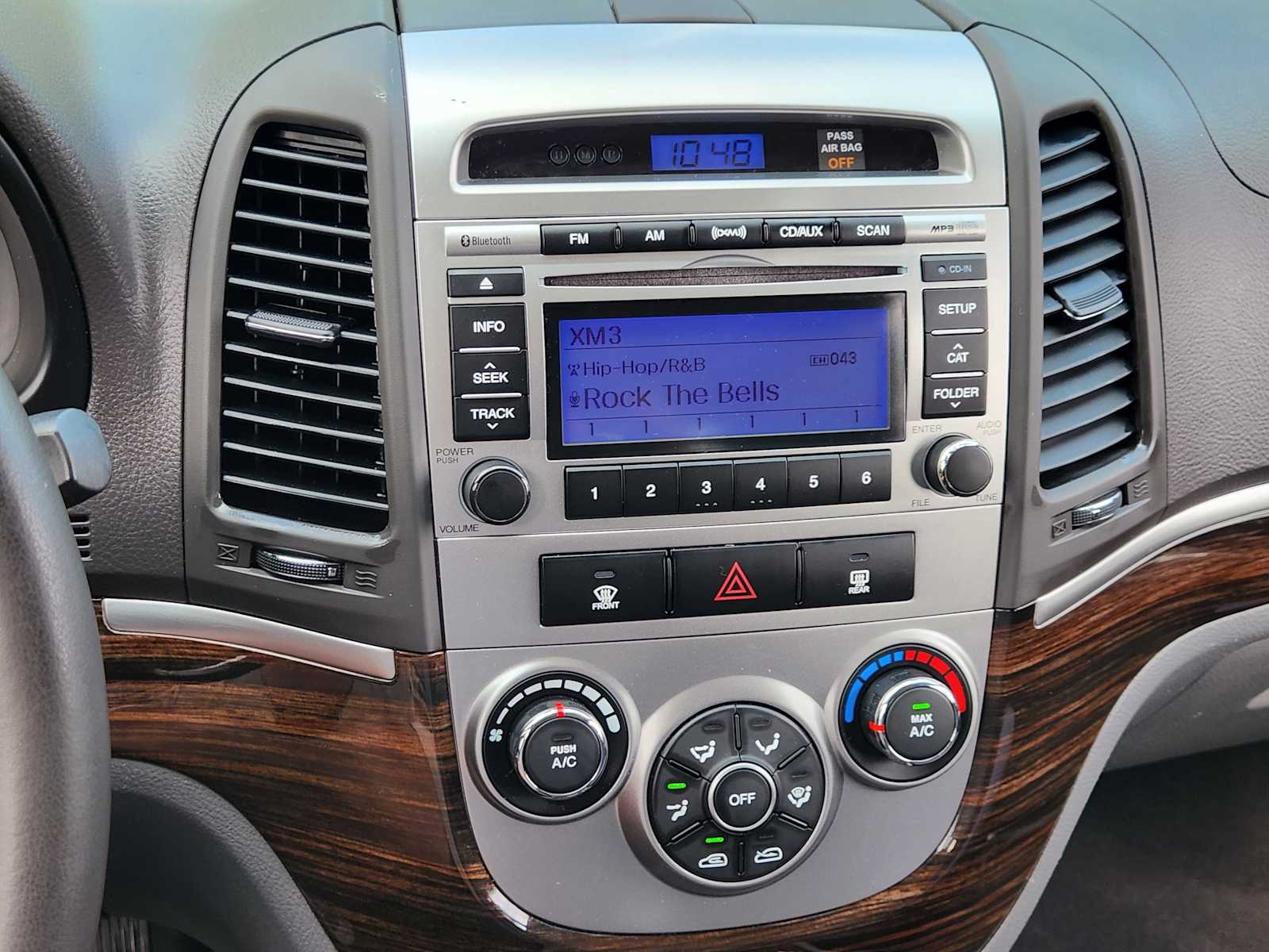 Thumbnail: 2010 Hyundai Santa Fe - 16