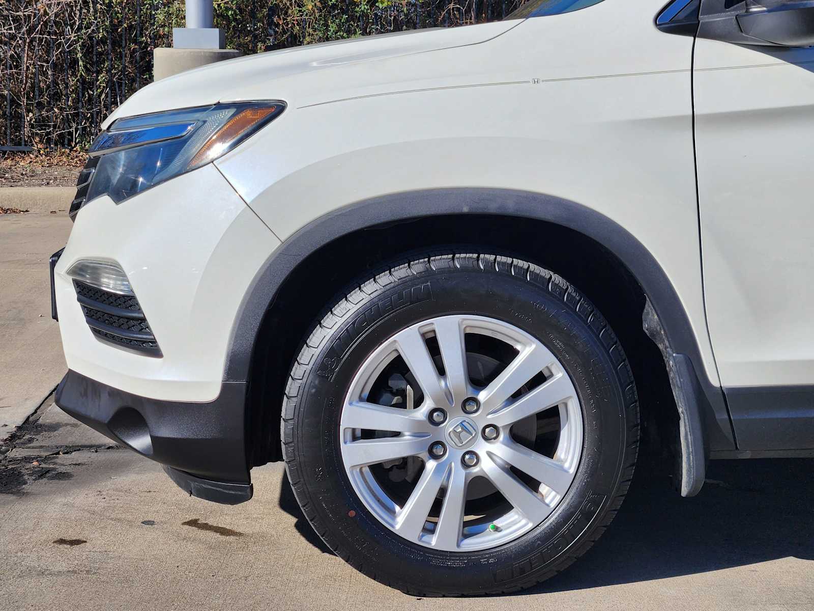 Thumbnail: 2017 Honda Pilot - 8