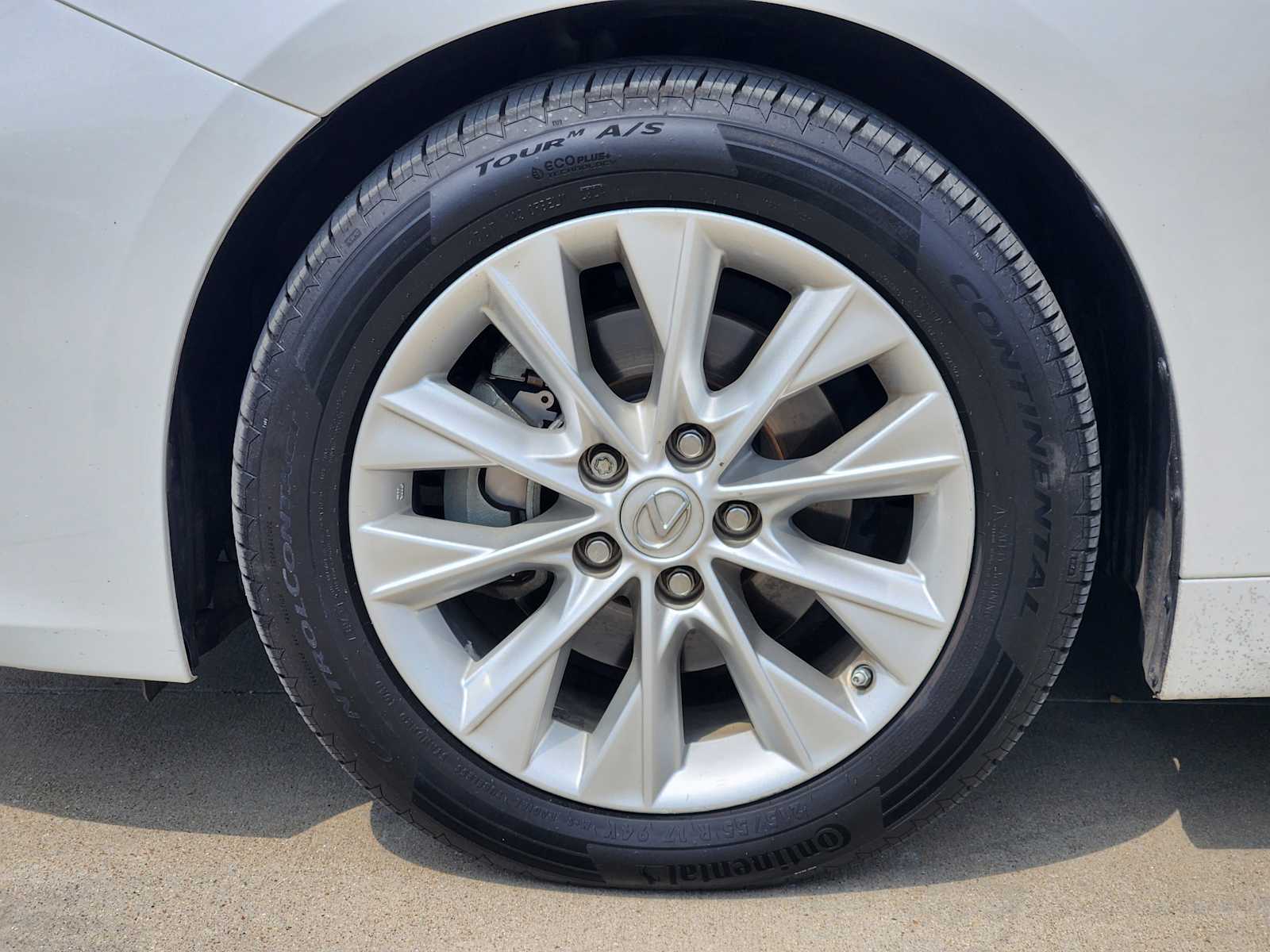 Thumbnail: 2015 Lexus ES - 22