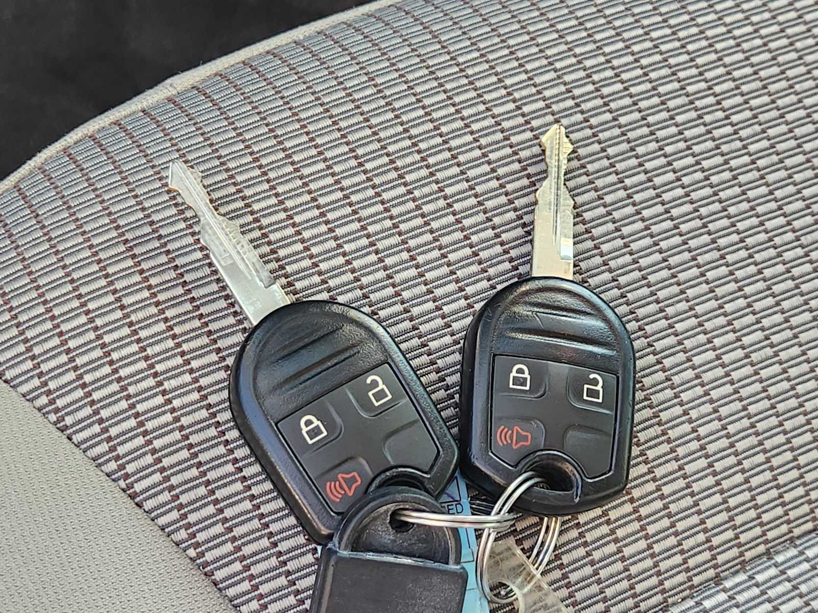 Thumbnail: 2014 Ford Edge - 19