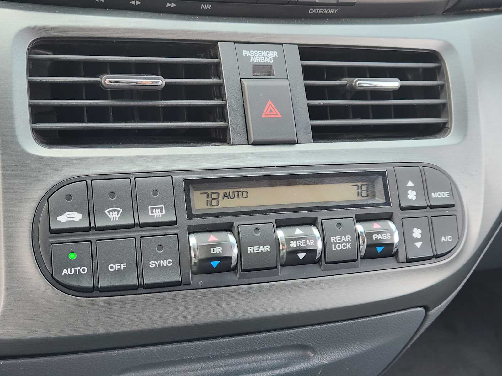 Thumbnail: 2005 Honda Odyssey - 27