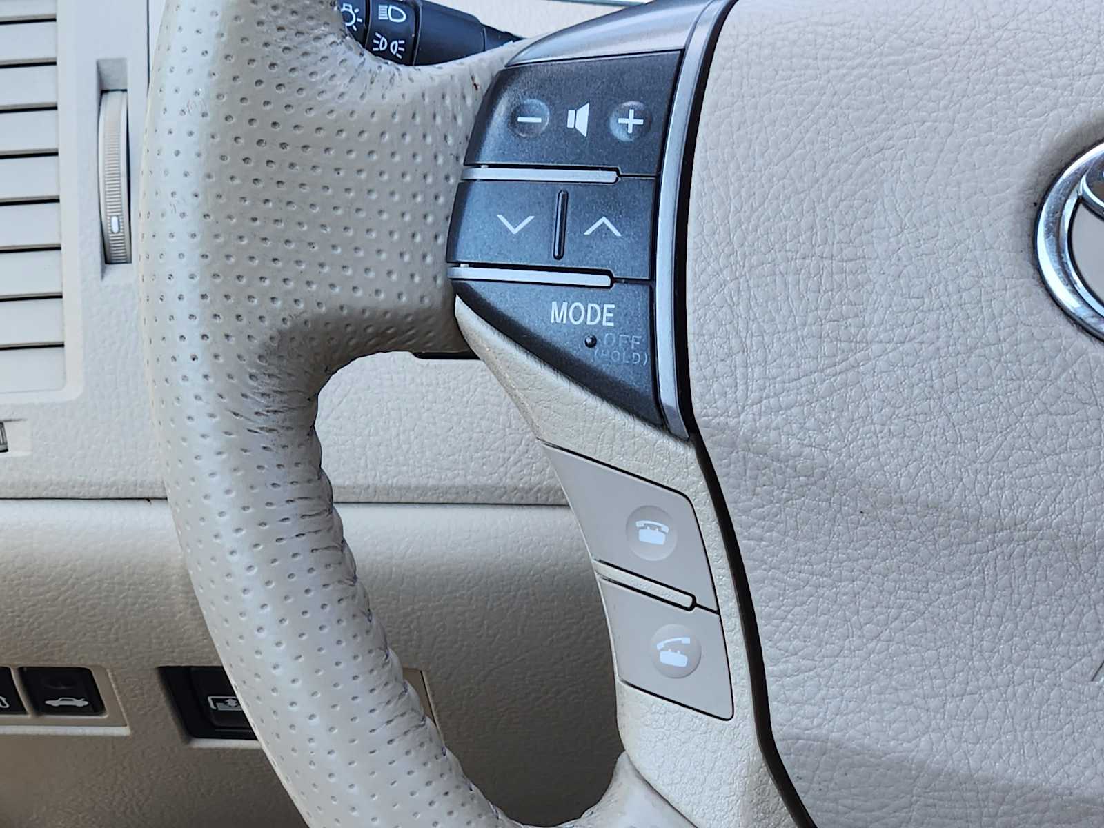 Thumbnail: 2012 Toyota Avalon - 32