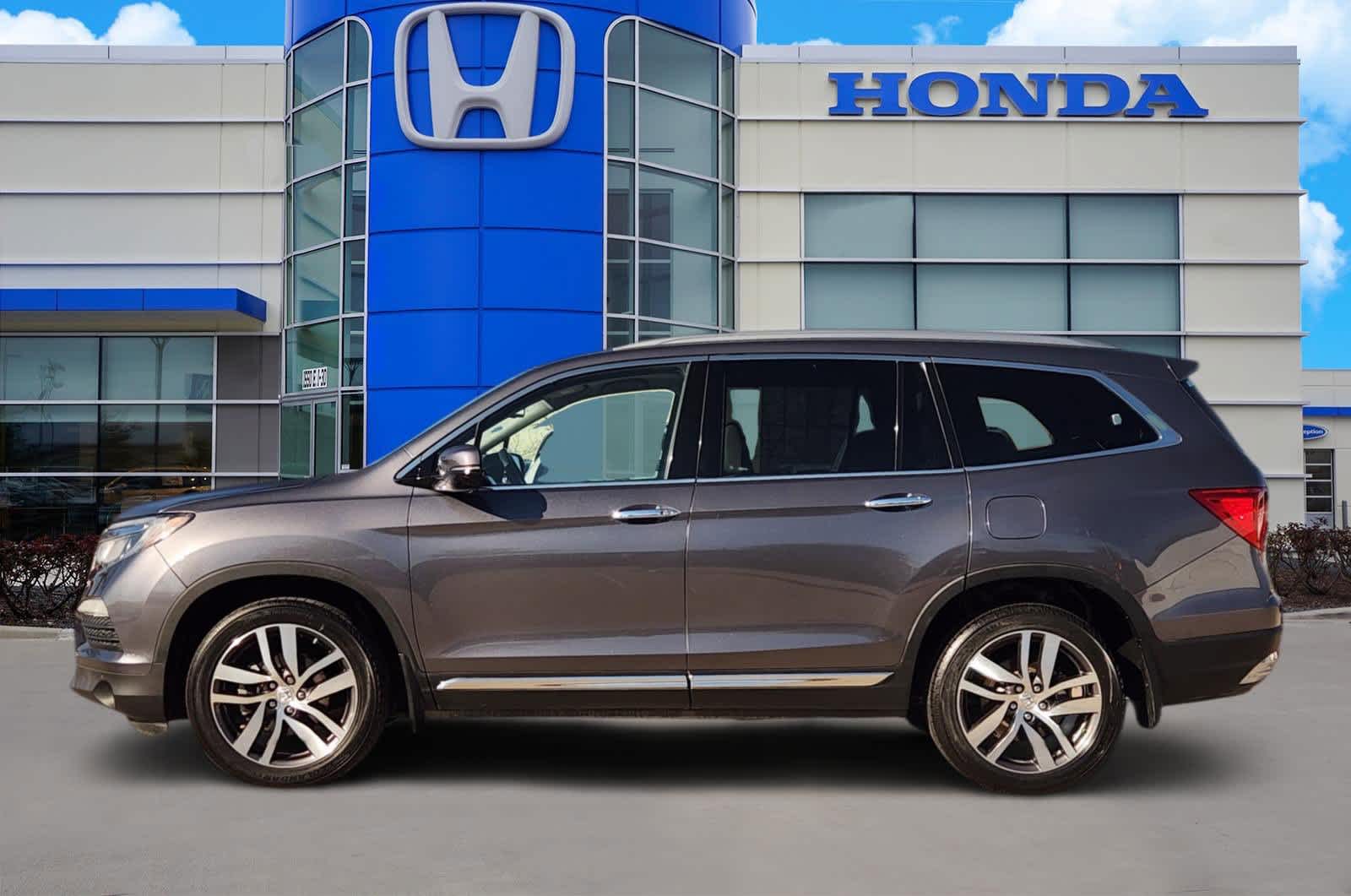 Thumbnail: 2017 Honda Pilot - 3