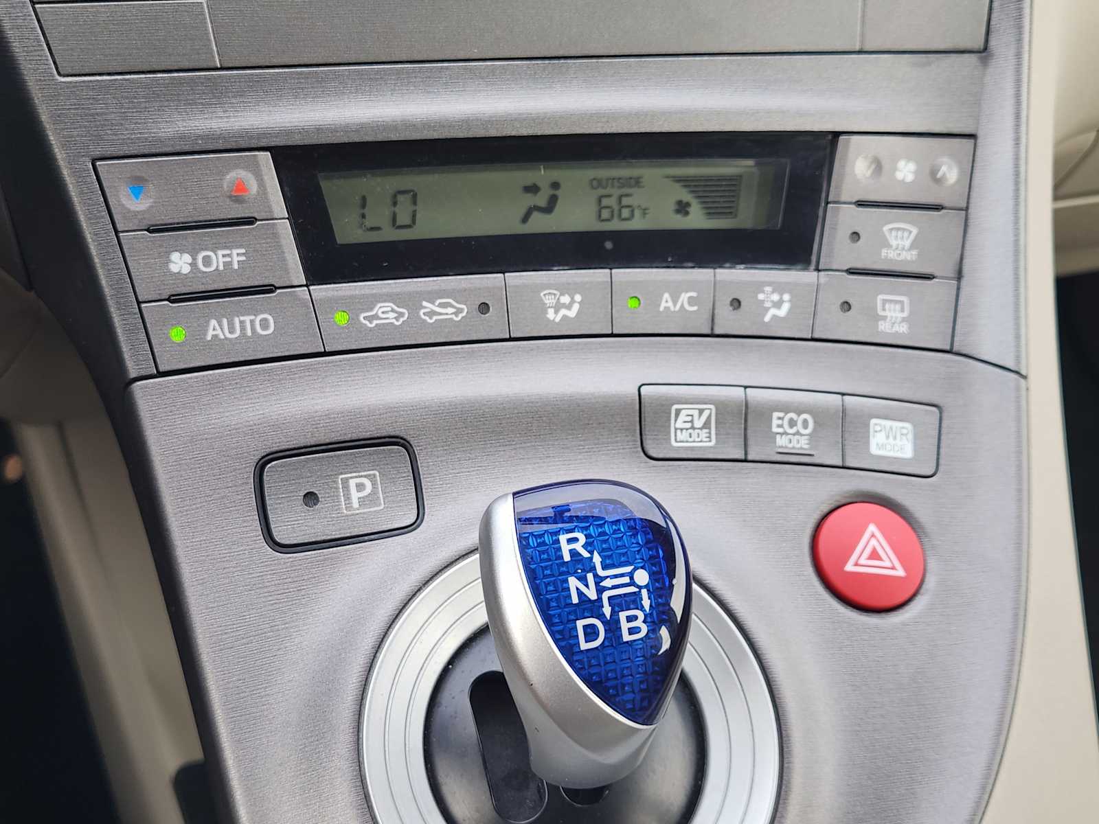 Thumbnail: 2013 Toyota Prius - 26