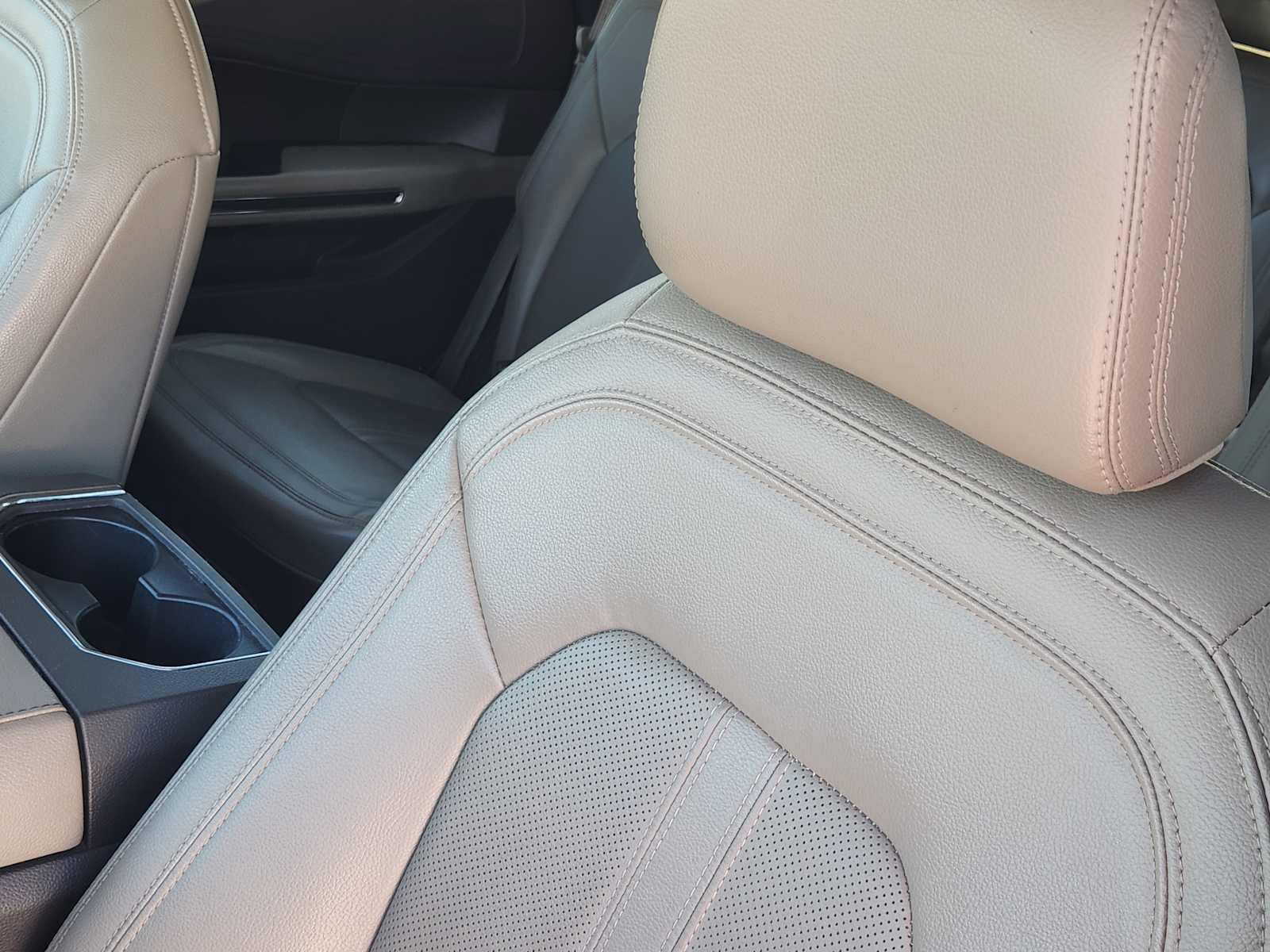 Thumbnail: 2021 Ford Expedition - 25