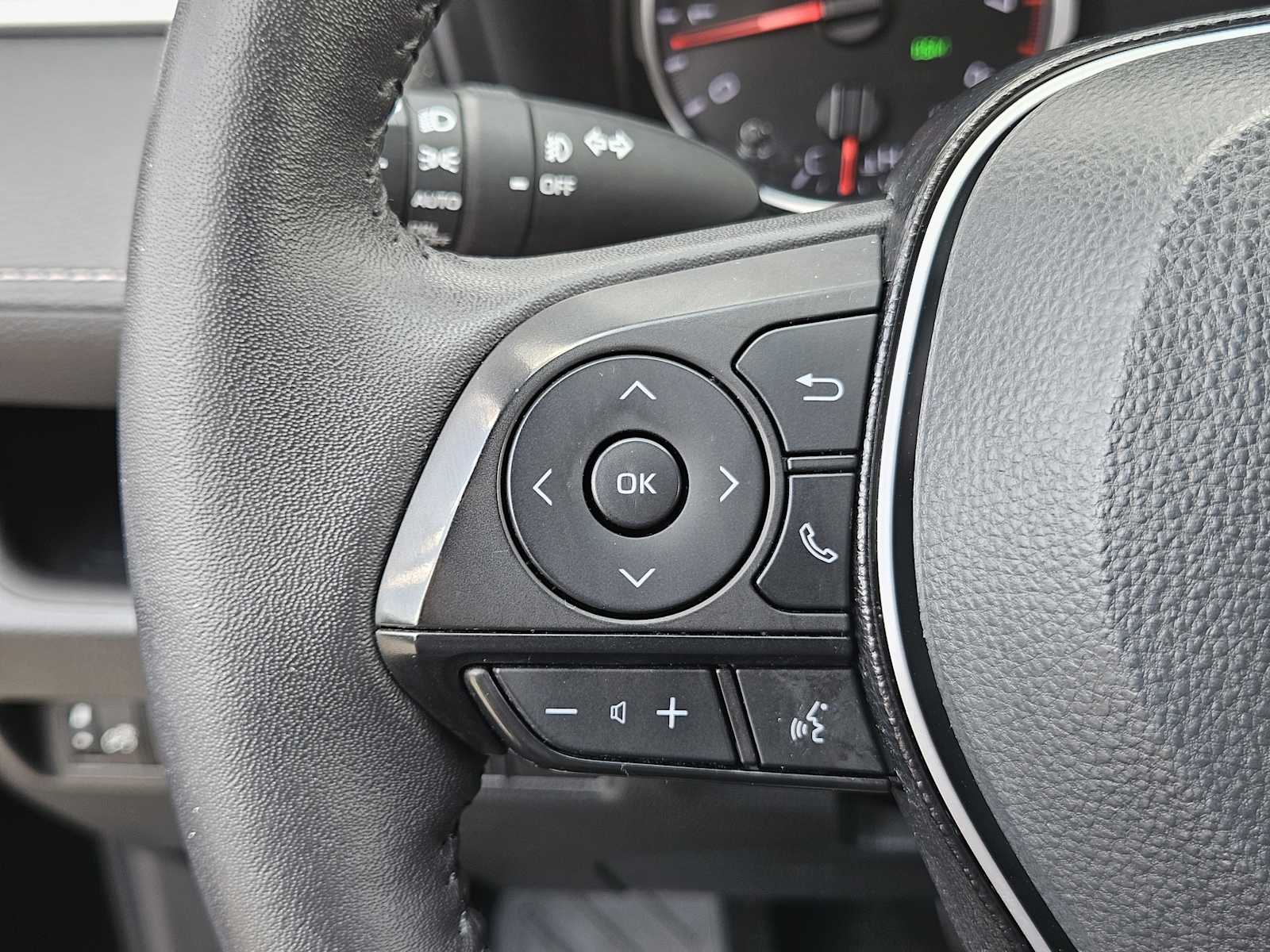 Thumbnail: 2021 Toyota RAV4 - 33